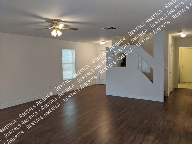 Photo - 895 E Lakeview Dr