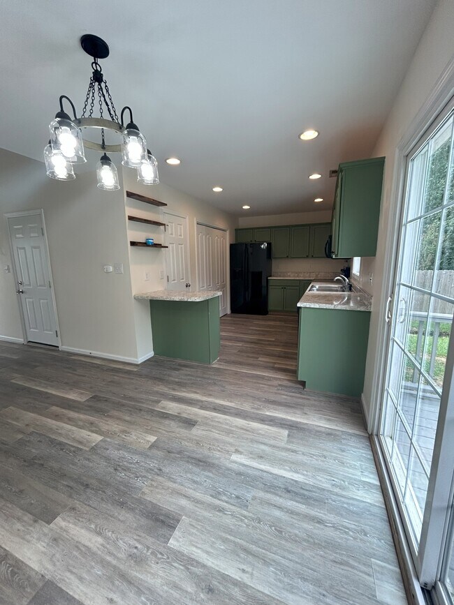 Photo - 312 S Tree Ct