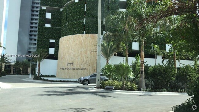 Building Photo - 16385 Biscayne Blvd Unit 402 Rental