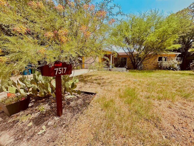 Building Photo - 7517 Eastcrest Dr Rental