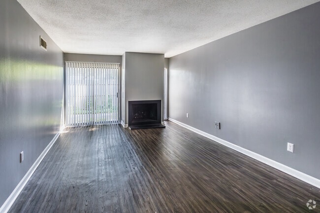 2BR, 1.5BA - 1,010SF - Living Room