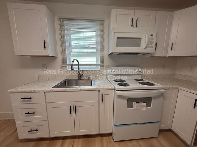 Photo - 1604 Textile Dr