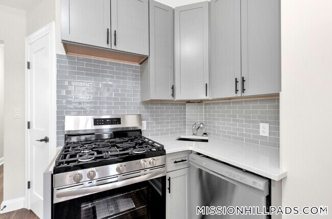 Building Photo - 101 School St Unit 2 Rental