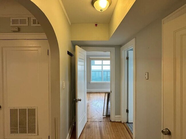 Photo - 4935 Hull St