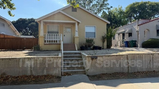 Building Photo - 1541 Olive St