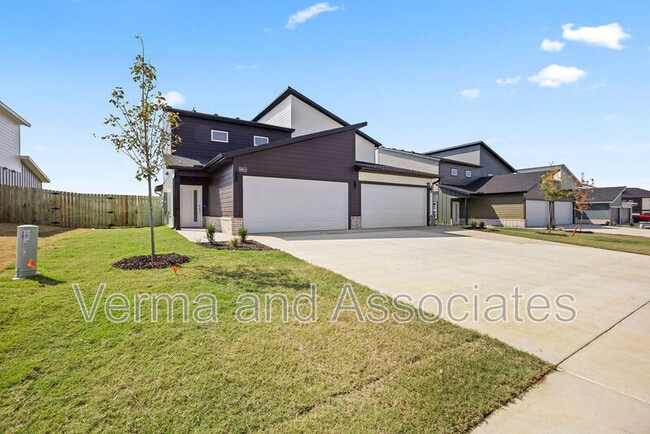 Building Photo - 1801 SW Poigai Wy Rental