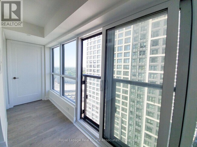 Photo - 5 Mabelle Ave Unité 1831