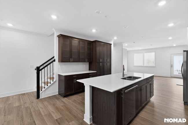 Photo - 811 Atkins Ln