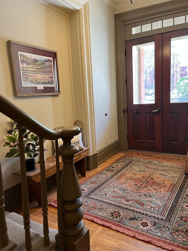 Foyer to building - 1134 Locust St Unit B2