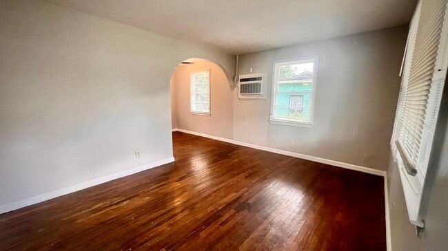 Photo - 1725 Seminary St