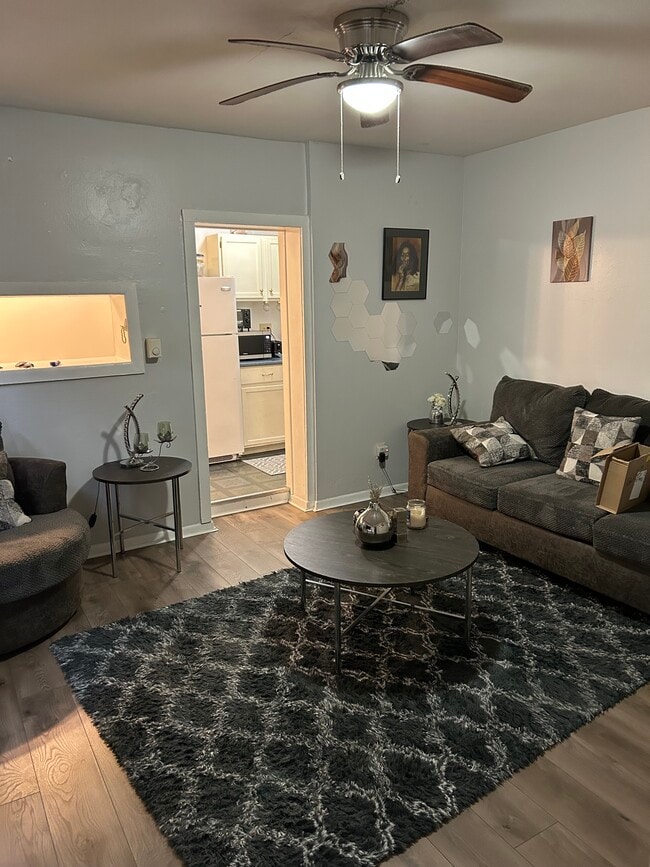 Building Photo - 405 1st St Unit Apt #1