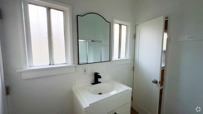 Building Photo - 4873 Ascot Ave Rental