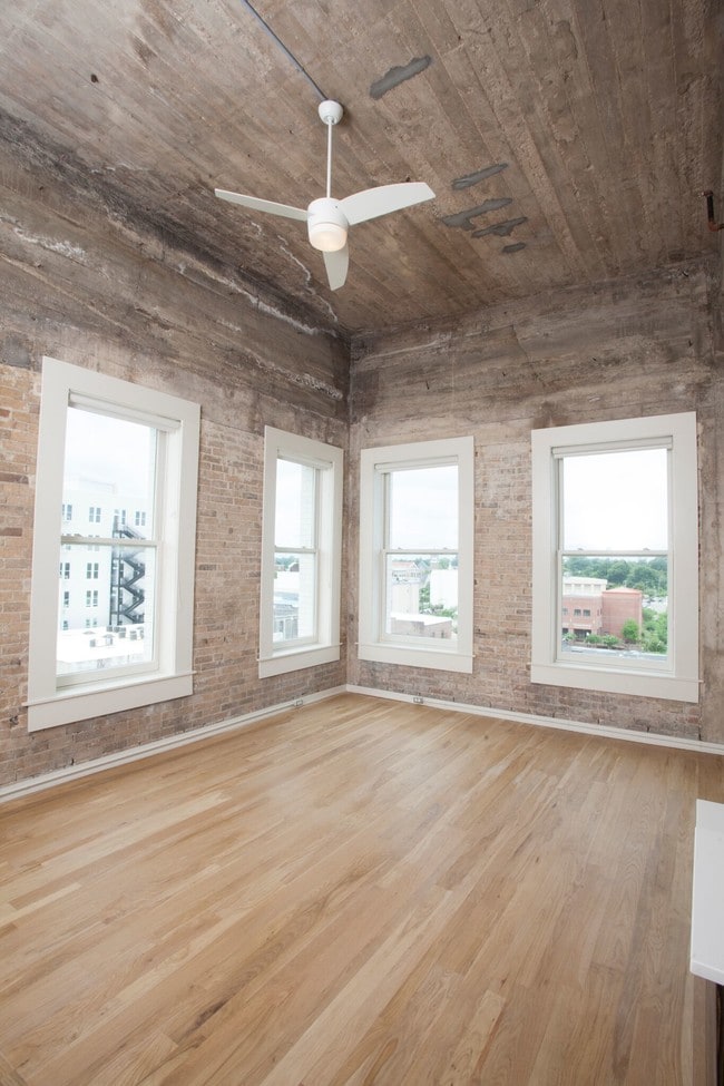 The America Bldg Living Room | Loft 504A