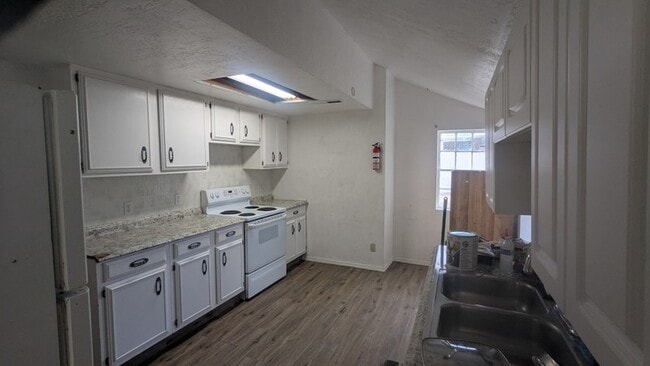 Photo - 168 W Center St