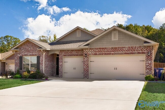 Photo - 157 High Leaf Dr