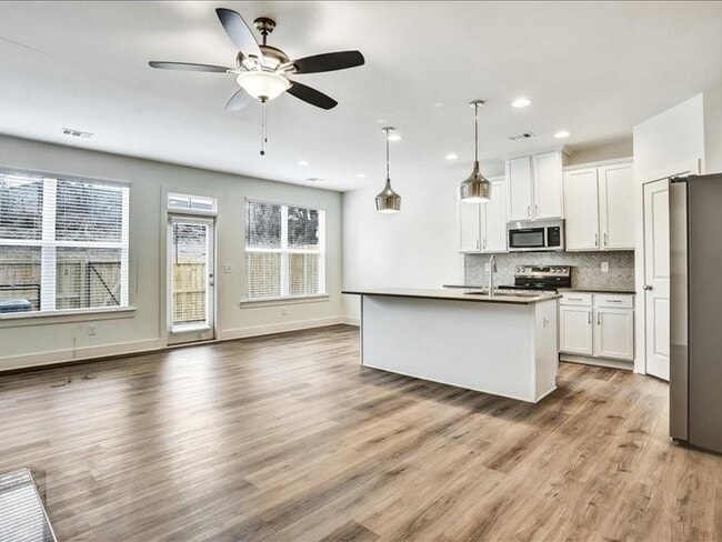 Photo - 2539 Riverside Rd