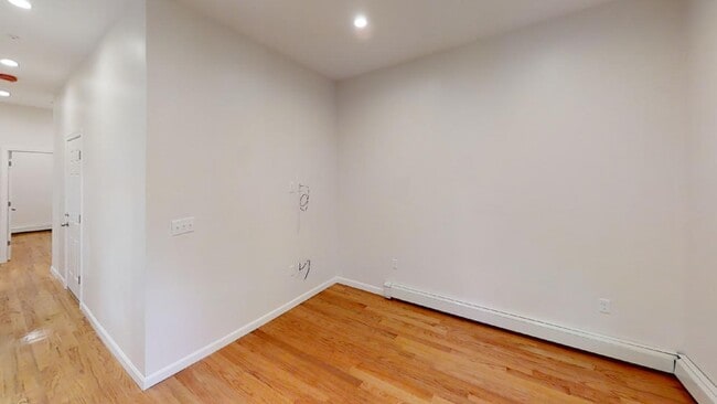 Photo - 130 Putnam St