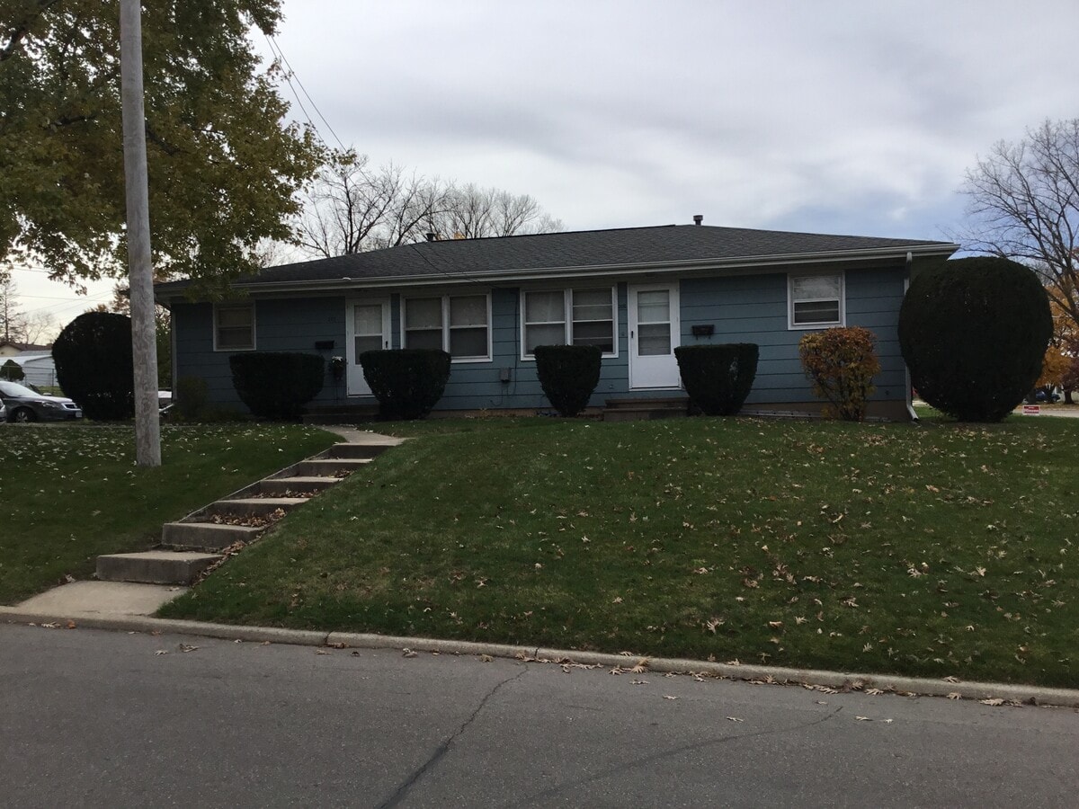 Photo - 200 B Ave Unit Hiawatha 2 bedroom