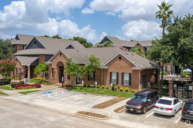 Compass at Windmill Lakes - Compass at Windmill Lakes Apartments