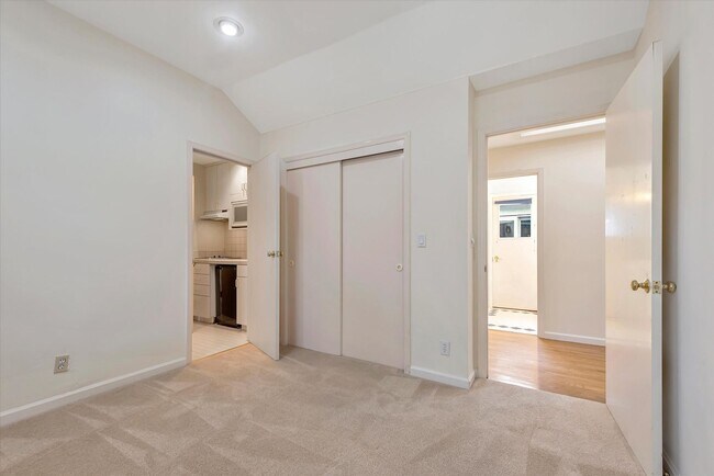 Photo - 954 Russell Ave