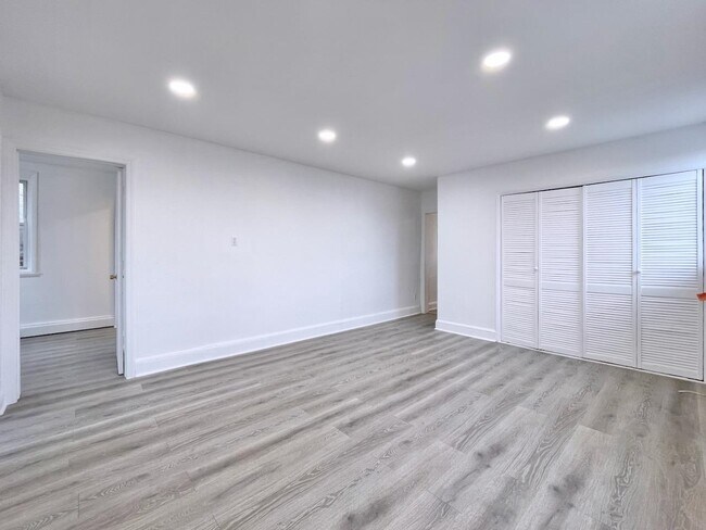 Photo - 389 Monmouth St Unit 3