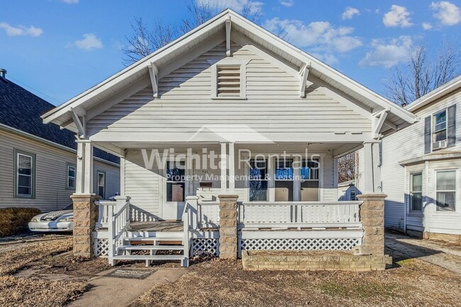 Building Photo - Newton house available for rent!