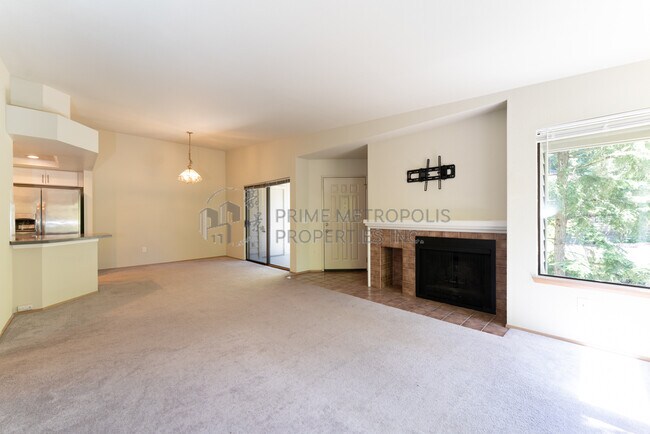 1270 Bellevue Way NE Unit 8