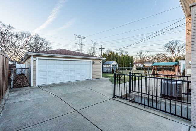 Photo - 9314 Menard Ave