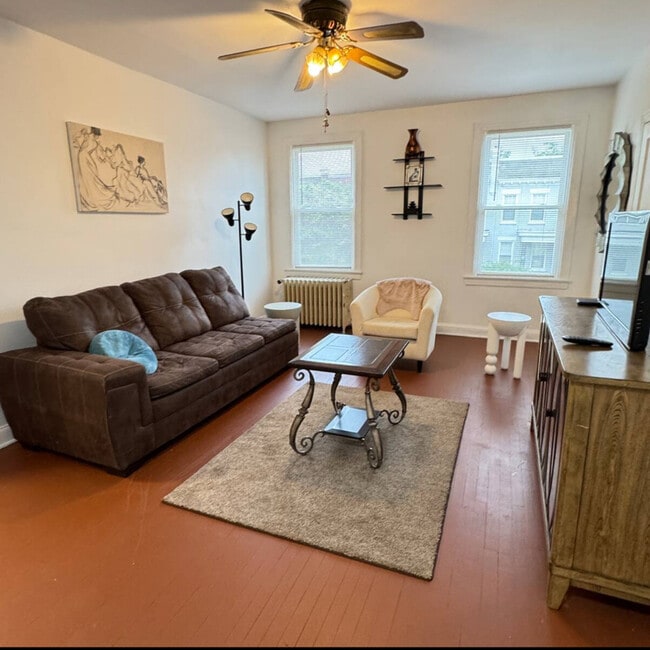 Building Photo - 441 Manor Pl NW