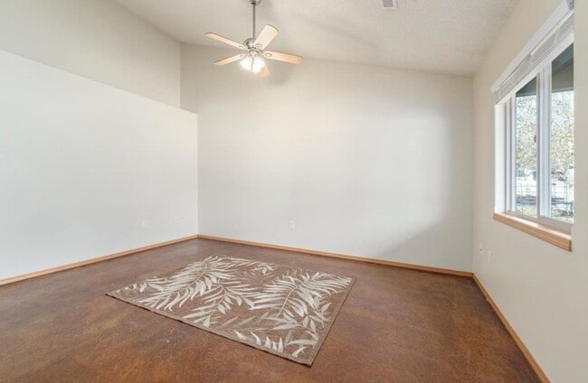 Photo - 527-531 S Gordon St