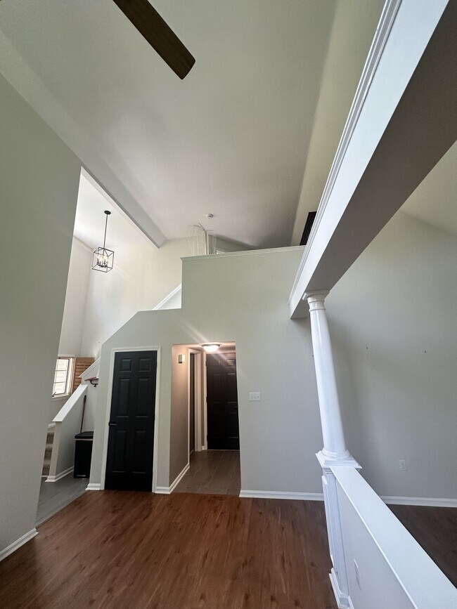 Photo - 4640 Newington Rd