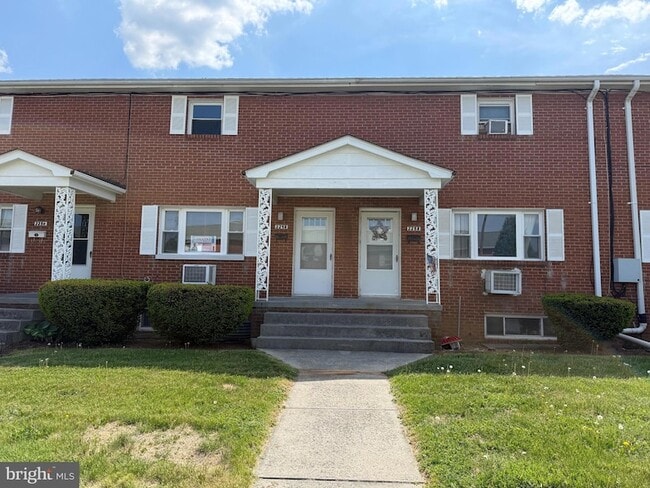 Building Photo - 2256 Roosevelt Blvd