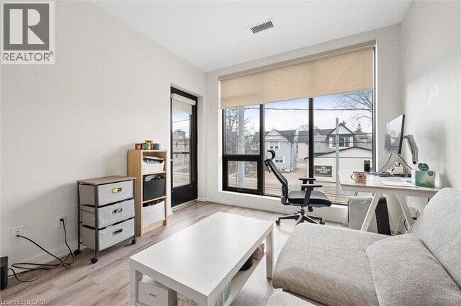 Photo - 690 King St W Unit 202