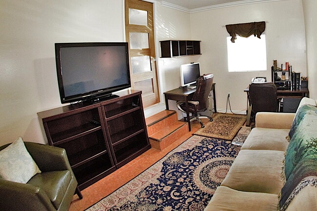 Photo - 2227 N Buena Vista St