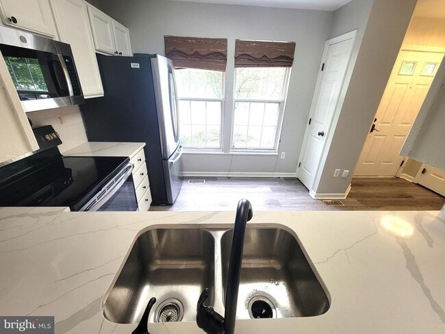 Photo - 8702 Castlerock Ct