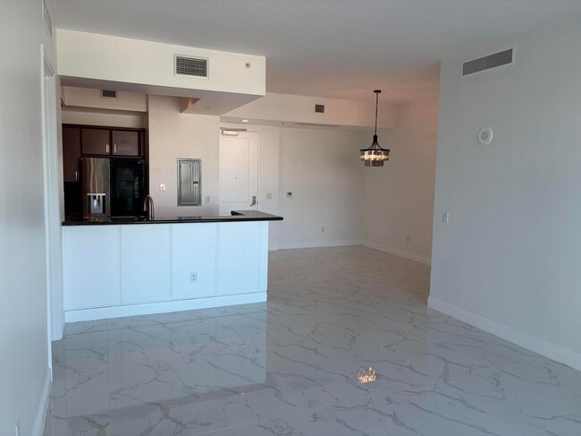 Photo - 403 S Sapodilla Ave