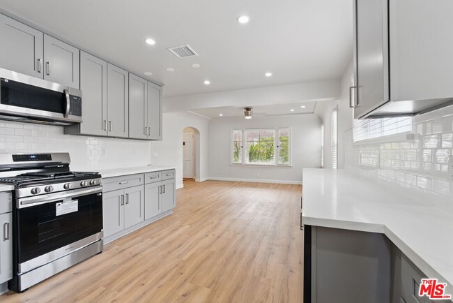 Photo - 1349 S Curson Ave Casa