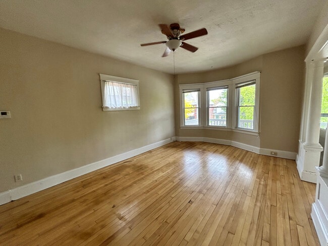 Photo - 1566 Ridgewood Ave Unit Upper Level