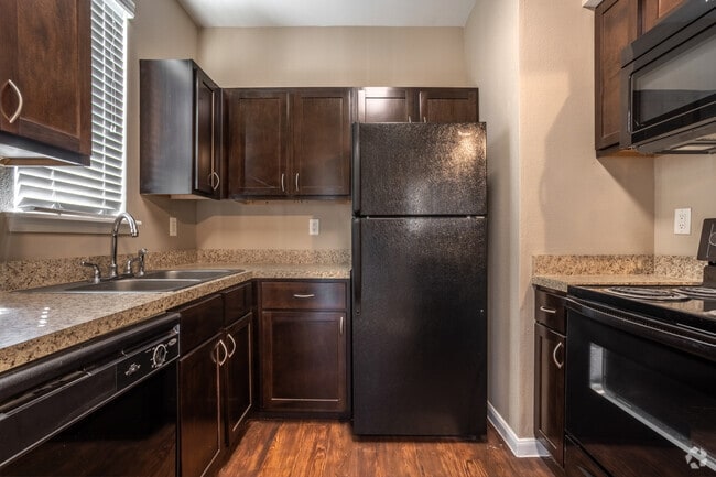 1BR, 1BA - 706SF - Kitchen - Estates at Fountain Lake