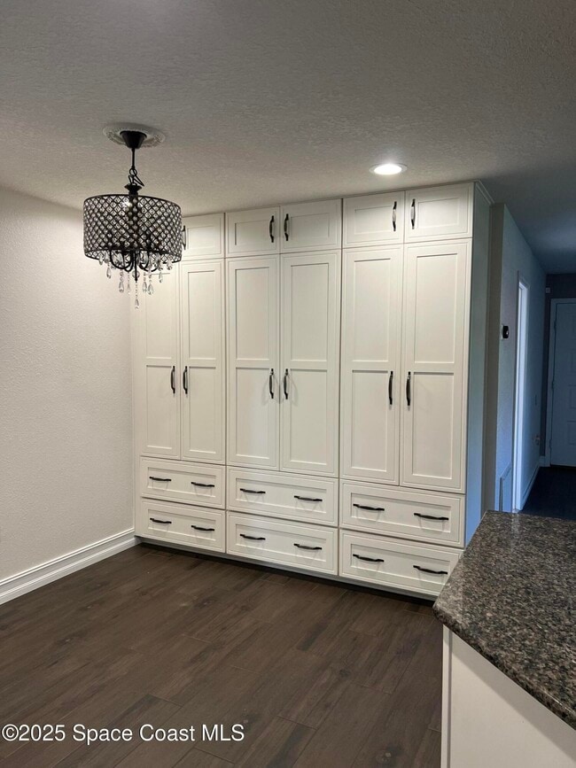 Photo - 497 Forgal Ave NE