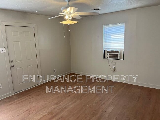 2205 Roosevelt Blvd