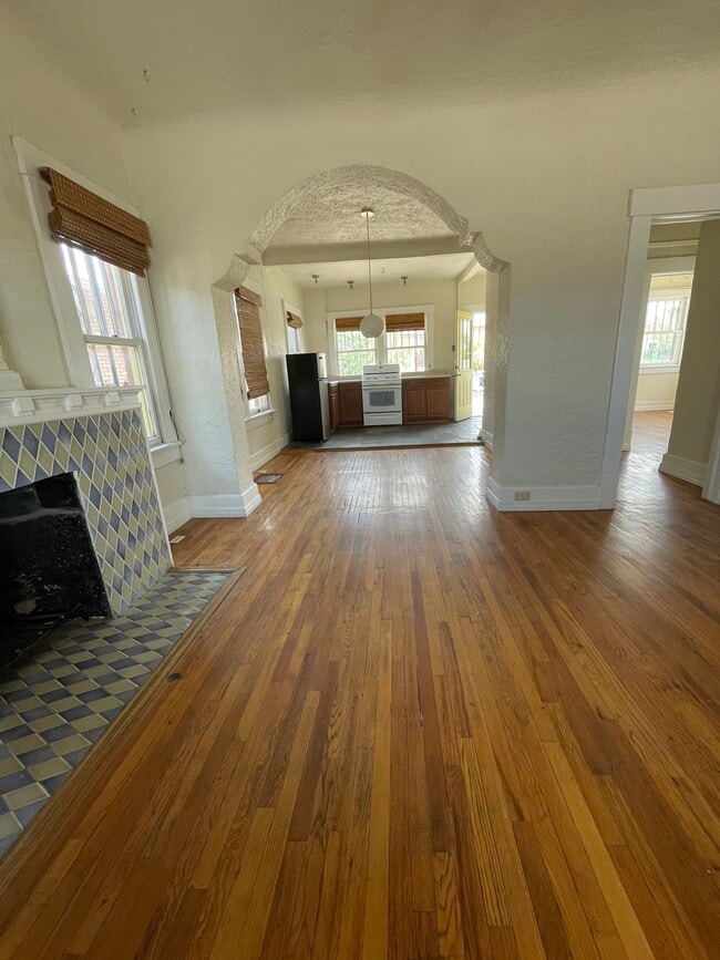 Photo - 1105 W Main Dr