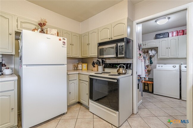 Photo - 324 Craddock Ave
