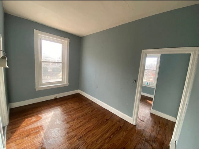 Photo - 237 E Wood St Apartment