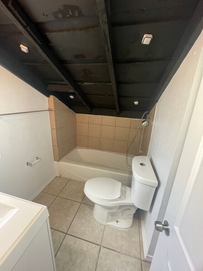 Photo - 911 Fruit Ave NW Unidad 911- B