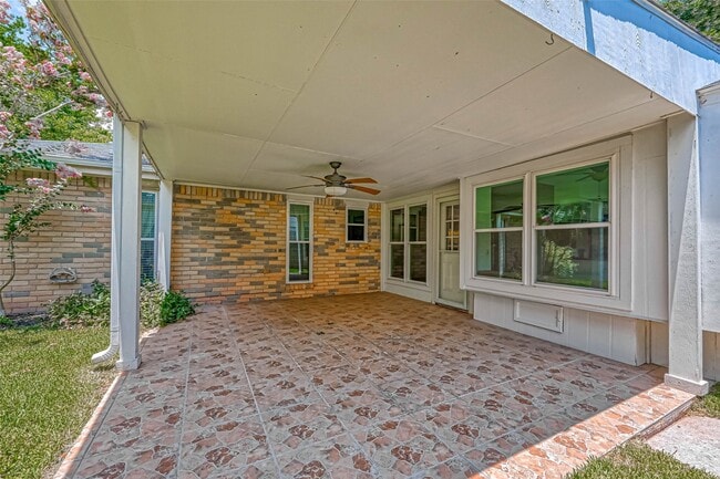 Photo - 2922 Lakefield Way