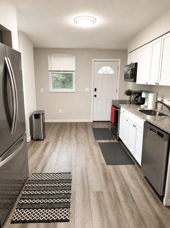 Photo - 525-529-529 Farnsworth St Unit 525