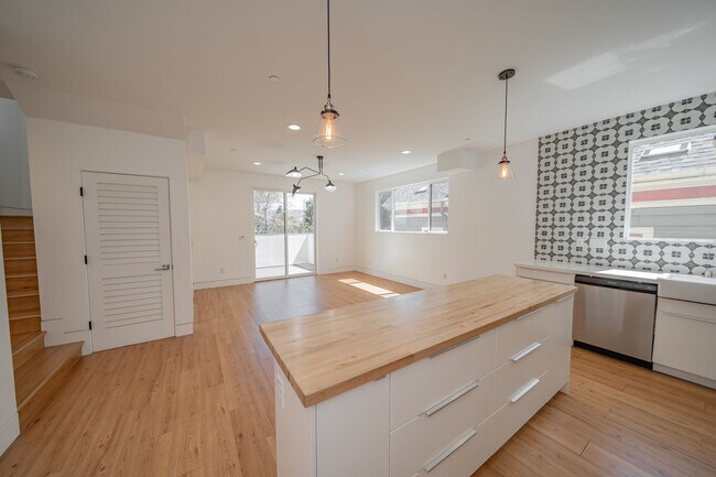 Photo - 848 32nd St Unit 848 32nd Street