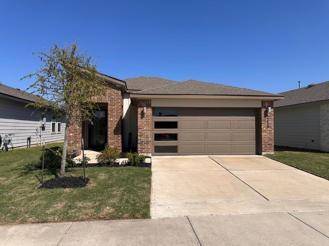 3 Bedroom, 2 Bath in Midtown Subdivision C... - 3 Bedroom, 2 Bath in Midtown Subdivision C...
