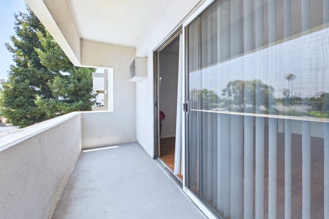 Sepulveda Manhattan Apartments